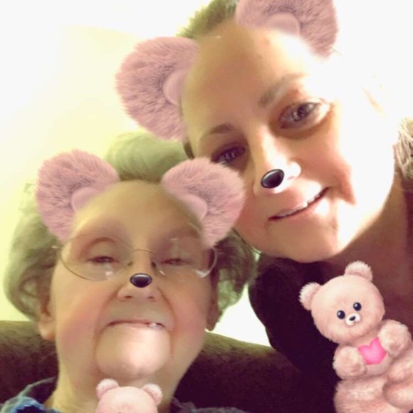 Meet your Posher, Kim - Picture 2 of 3